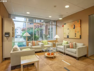 Photo #4: 19357404 Listing