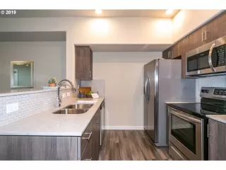 Photo #5: 19358542 Listing