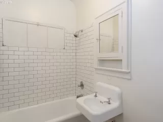 Photo #5: 19360106 Listing