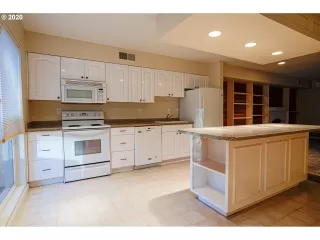 Photo #2: 19364036 Listing 