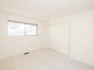 Photo #4: 19367645 Listing