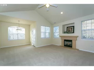 Photo #3: 19367809 Listing 