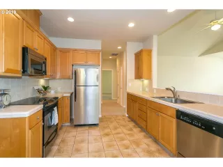 Photo #6: 19367809 Listing 