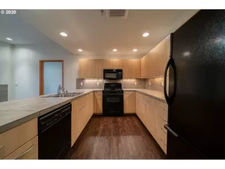 Photo #4: 19368360 Listing