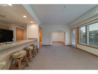 Photo #5: 19368360 Listing