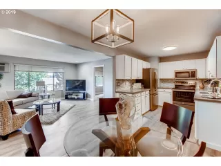 Photo #4: 19371978 Listing