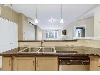 Photo #6: 19376514 Listing