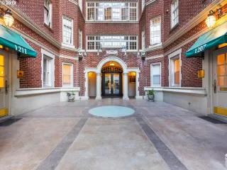 Photo #2: 19379394 Listing