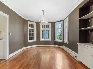 Photo #6: 19379394 Listing