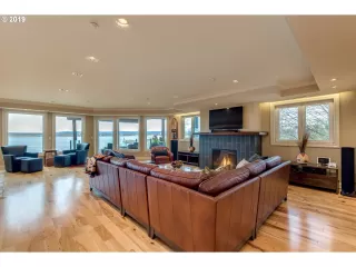 Photo #5: 19379740 Listing