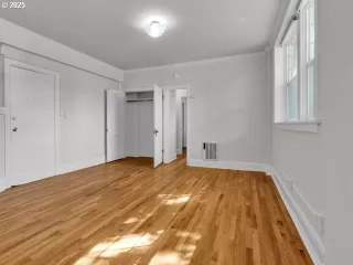 Photo #3: 193804697 Listing 