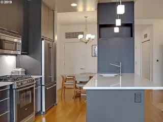 Photo #4: 19380564 Listing