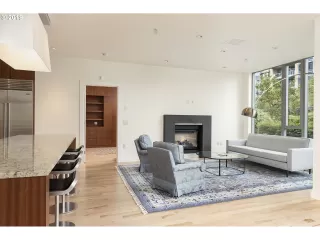 Photo #6: 19382309 Listing