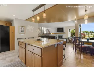 Photo #3: 19382604 Listing