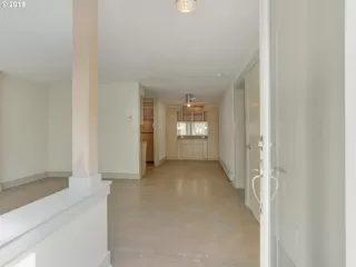 Photo #4: 19383808 Listing