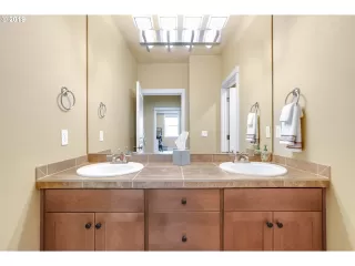 Photo #3: 19387991 Listing