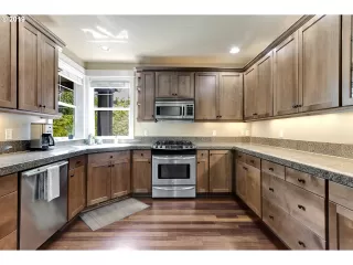 Photo #4: 19387991 Listing