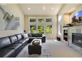 Photo #5: 19387991 Listing