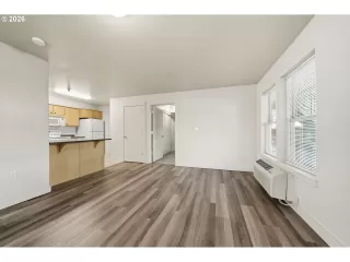 Photo #2: 193929409 Listing