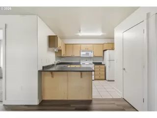 Photo #3: 193929409 Listing