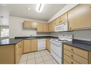 Photo #6: 193929409 Listing