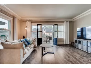 Photo #5: 19393028 Listing