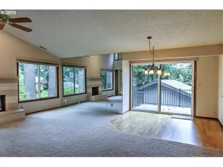 Photo #1: 19395724 Listing