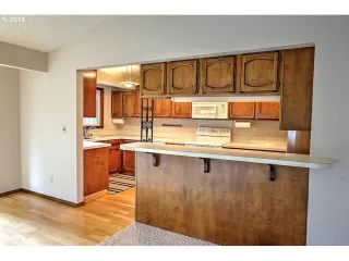 Photo #4: 19395724 Listing