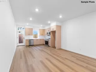 Photo #2: 193957783 Listing