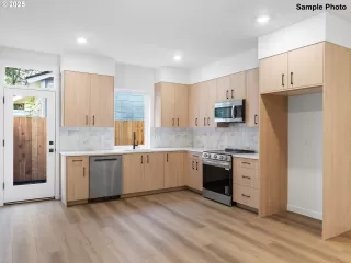 Photo #4: 193957783 Listing