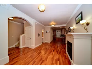 Photo #5: 19403849 Listing