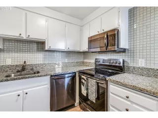 Photo #2: 19411243 Listing