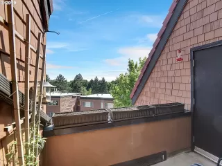 Photo #4: 19414853 Listing