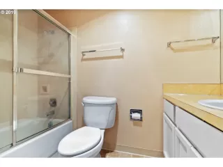 Photo #5: 19415370 Listing