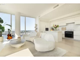 Photo #1: 194156512 Listing