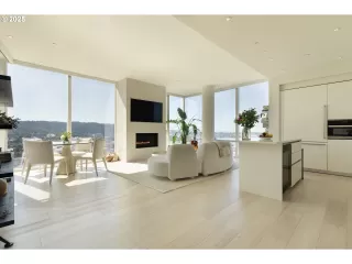 Photo #3: 194156512 Listing