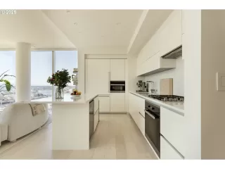 Photo #4: 194156512 Listing