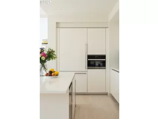 Photo #5: 194156512 Listing