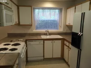 Photo #5: 19421875 Listing