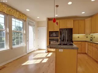 Photo #5: 19428487 Listing