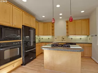 Photo #6: 19428487 Listing