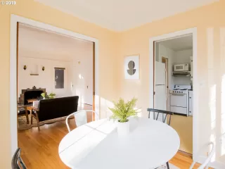 Photo #6: 19435869 Listing