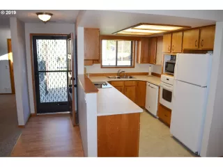 Photo #2: 19437916 Listing