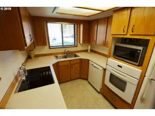 Photo #3: 19437916 Listing