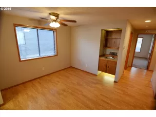 Photo #6: 19437916 Listing