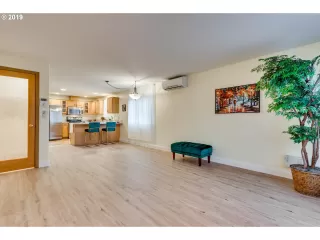 Photo #6: 19440707 Listing