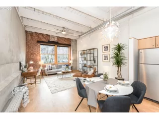 Photo #4: 19441446 Listing