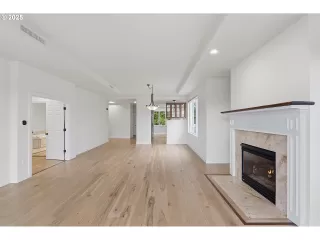 Photo #4: 194469048 Listing 