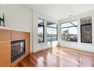 Photo #4: 19452390 Listing