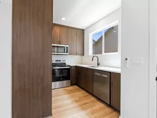 Photo #1: 194588240 Listing